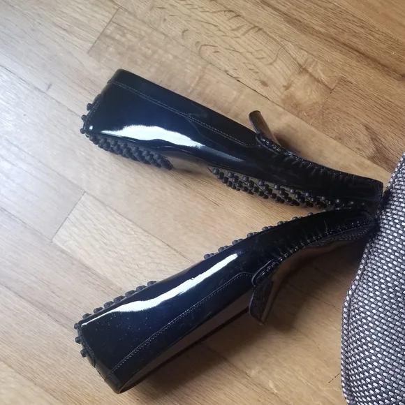 NWOT- Tods Patent Leather Gommini